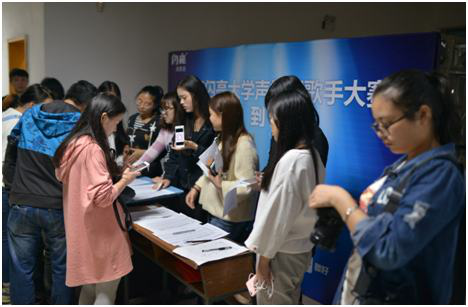 “閃亮大學聲”半決賽引爆校園 ?；ㄐ２荽笳垢韬?/>
			</a>
	    </div>
	
	    <div   id=